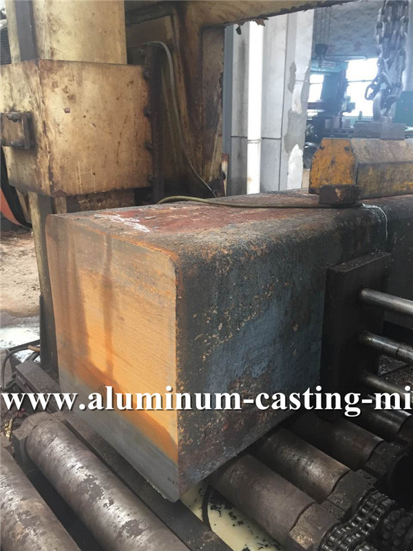 Roller shell for cast rolling mill